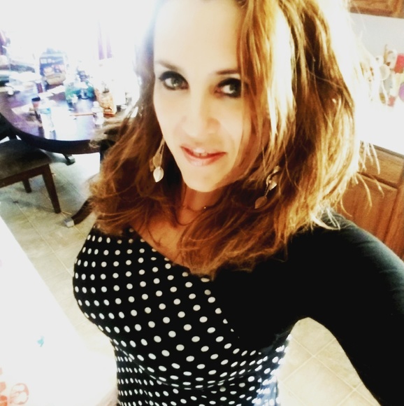 Meet your Posher, Rebecca - Picture 3 of 3